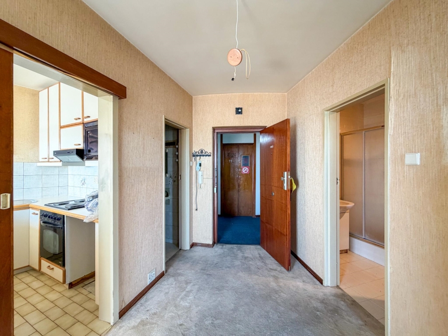 2 Bedroom Property for Sale in Vredehoek Western Cape